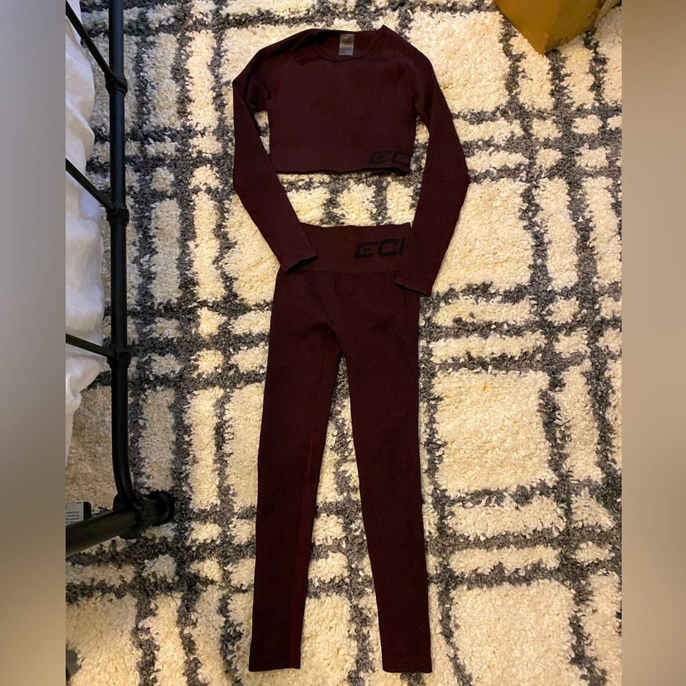 Echt workout set. Yoga pants size xsmall and top size small.
